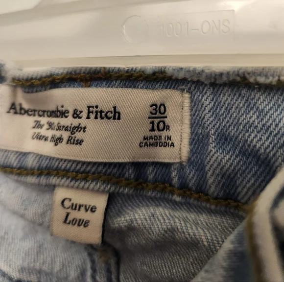 Abercrombie & Fitch Curve Love 90's Straight Ultra High Rise Jeans - Picture 4 of 4